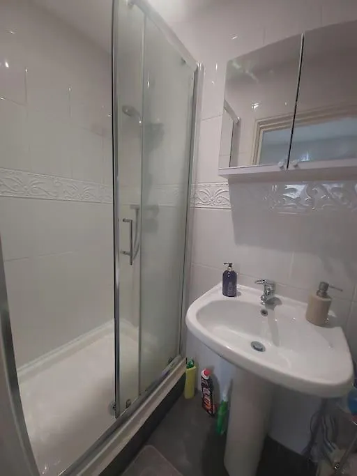 London Zone 2, Easy Travel Apartment United Kingdom