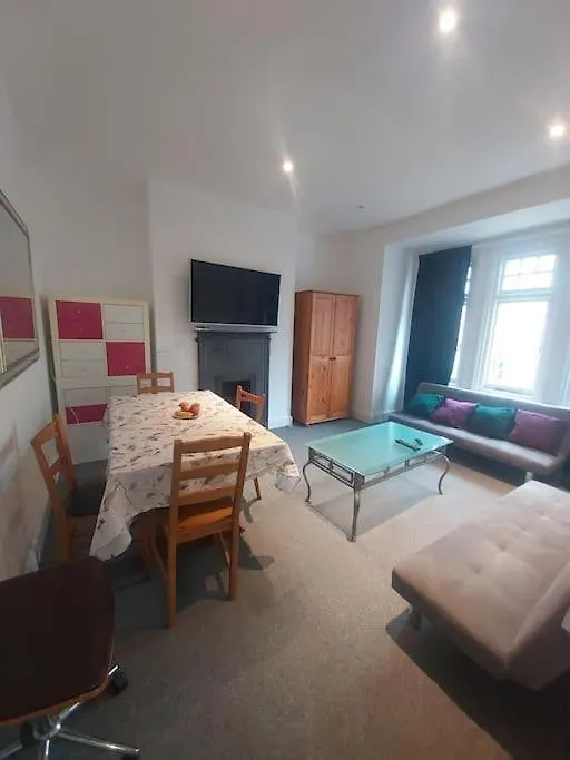 London Zone 2, Easy Travel location